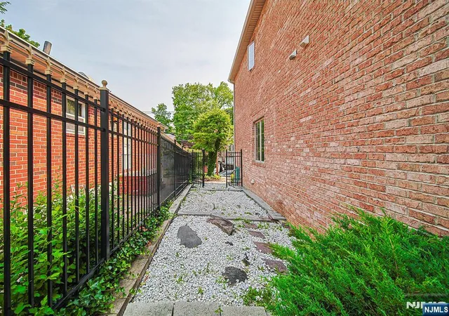 Photo 2 of Single family home for sale at 290 Mccloud Dr, Fort Lee, NJ 07024 | MLS# 26027413 | Listing updated on 2026-09-12