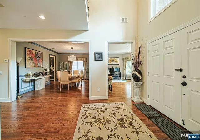 Photo 3 of Single family home for sale at 290 Mccloud Dr, Fort Lee, NJ 07024 | MLS# 26027413 | Listing updated on 2026-09-12