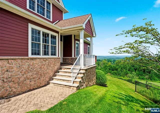 2nd image of 20 Kelburn Ct, Hardyston, NJ 07419 | MLS# 26027439