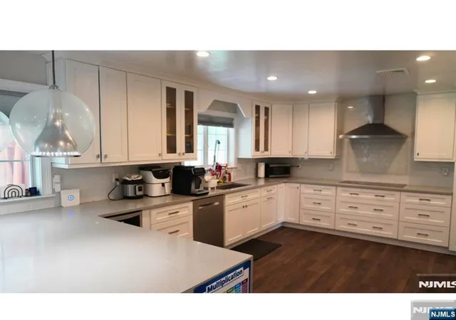 Photo 3 of Single family home for sale at 133 Reldyes Ave, Leonia, NJ 07605 | MLS# 26027445 | Listing updated on 2026-08-13
