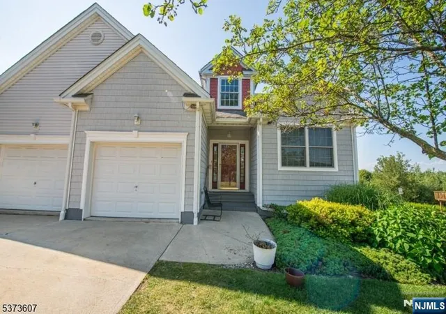 1st image of 11 Fairchild Ln #11, Sussex, NJ 07461 | MLS# 26027446