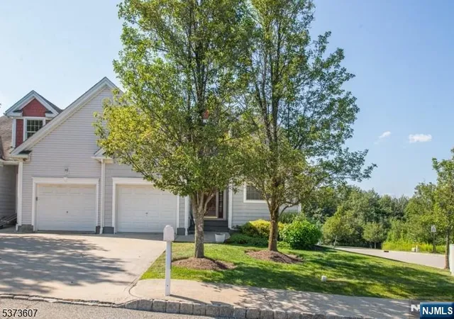 2nd image of 11 Fairchild Ln #11, Sussex, NJ 07461 | MLS# 26027446