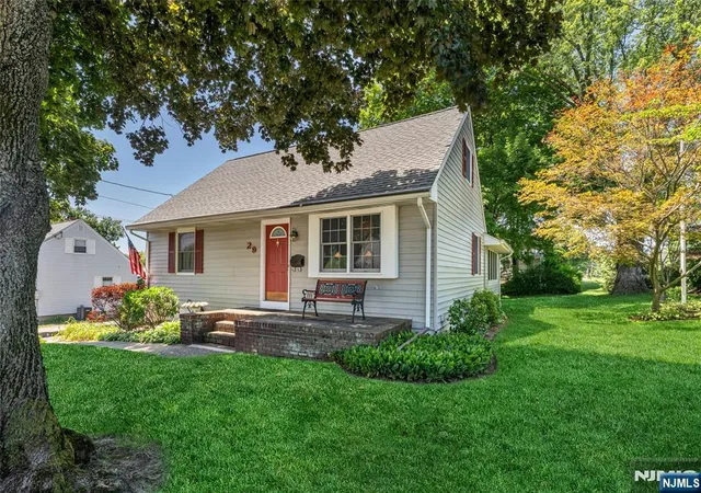 Photo 3 of Sale Pending at 29 Giannone Rd, Wayne, NJ 07470 | MLS# 26027453 | Listing updated on 2026-08-20