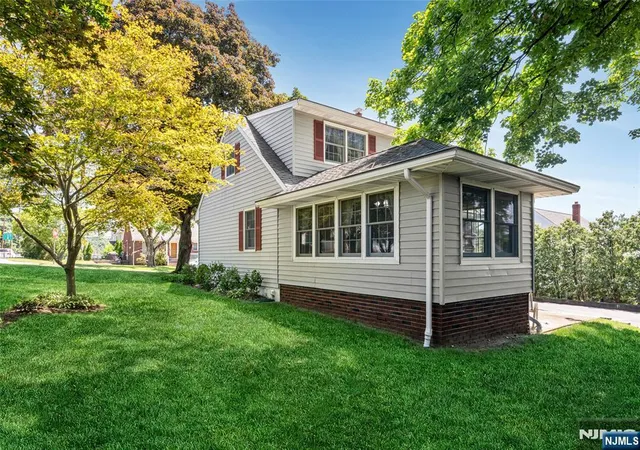 Photo 3 of Sale Pending at 29 Giannone Rd, Wayne, NJ 07470 | MLS# 26027453 | Listing updated on 2026-08-20