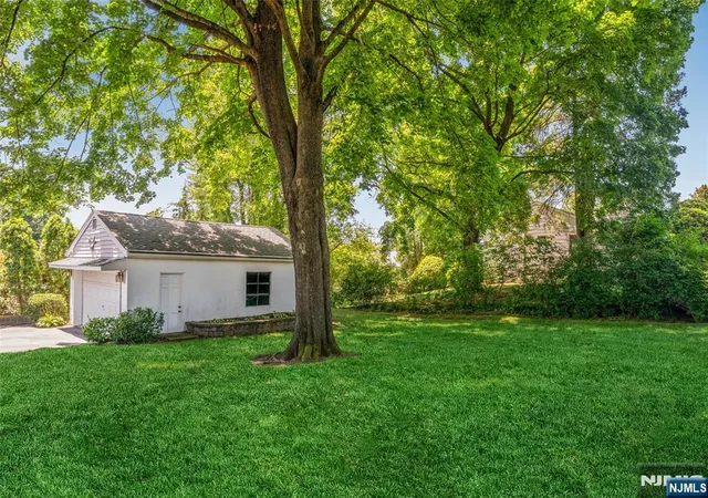 Photo 4 of Sale Pending at 29 Giannone Rd, Wayne, NJ 07470 | MLS# 26027453 | Listing updated on 2026-08-20