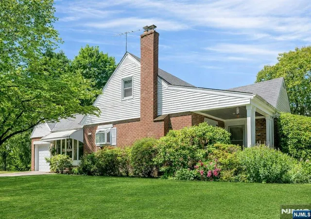 Photo 4 of Single family home for sale at 389 Bergen Blvd, Oradell, NJ 07649 | MLS# 26027456 | Listing updated on 2026-07-26