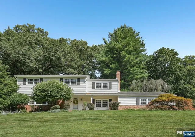 1st image of 36 Stonefence Rd, Oakland, NJ 07436 | MLS# 26027457