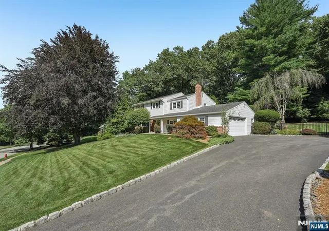 3rd image of 36 Stonefence Rd, Oakland, NJ 07436 | MLS# 26027457