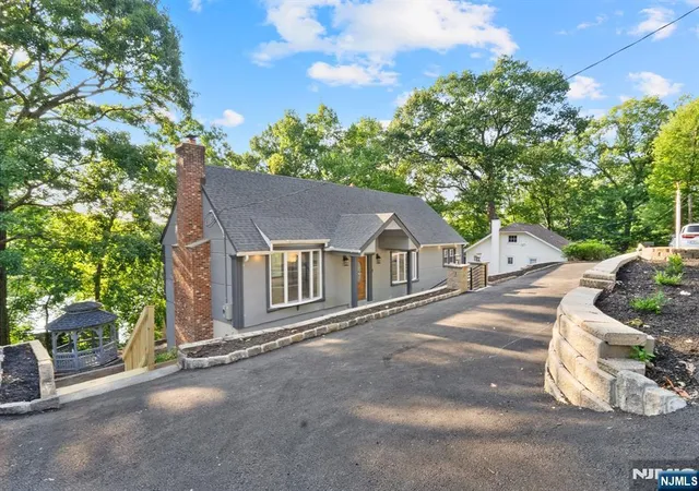 2nd image of 19 Cliffside Trl, Denville Township, NJ 07834 | MLS# 26027462