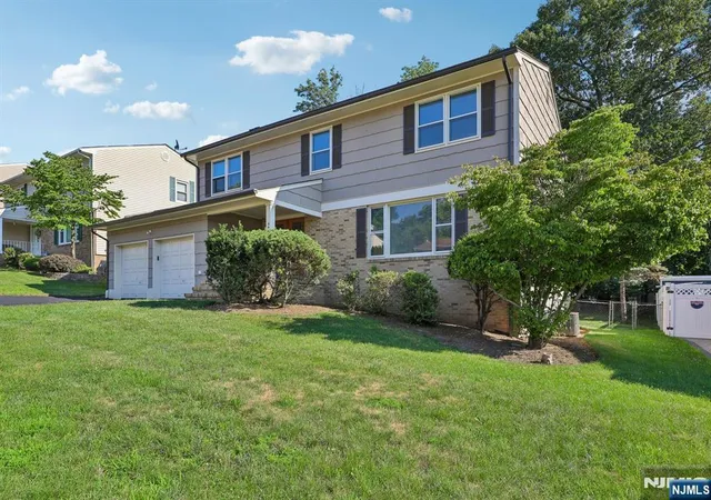 3rd image of 44 Leonhard Dr, Haledon, NJ 07508 | MLS# 26027506