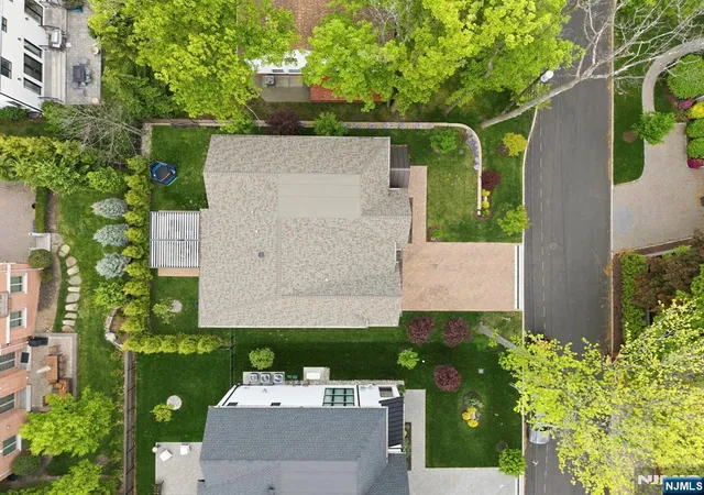 2nd image of 29 Roslyn Ave, Englewood Cliffs, NJ 07632 | MLS# 26027515