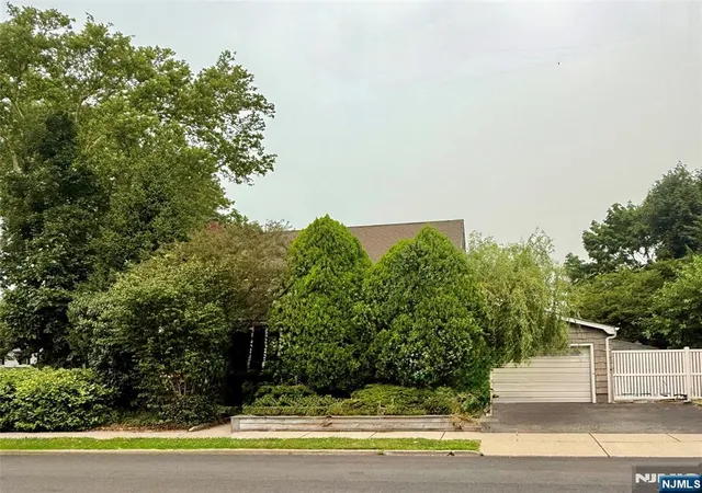 Photo 4 of Sale Pending at 269 Lasalle Ave, Hasbrouck Heights, NJ 07604 | MLS# 26027517 | Listing updated on 2026-08-19