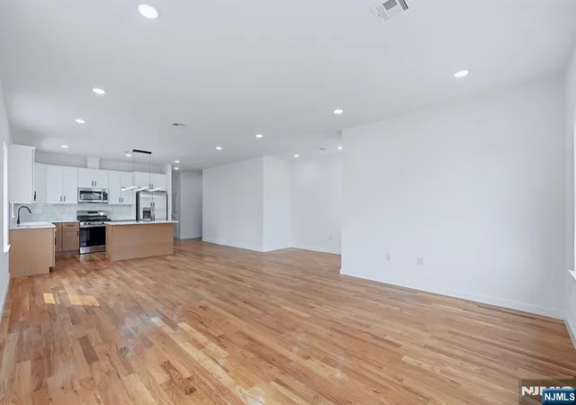 Listing Photo 4 - Condo for sale in building located at 54 Pennsylvania Ave, Newark, NJ 07114