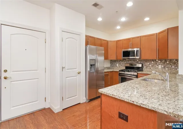 3rd image of 3203 Windsor Park Ct, Englewood, NJ 07631