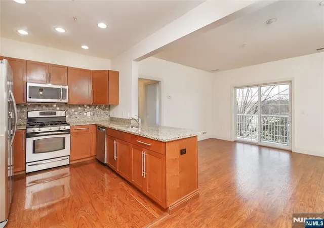 5th image of 3203 Windsor Park Ct, Englewood, NJ 07631