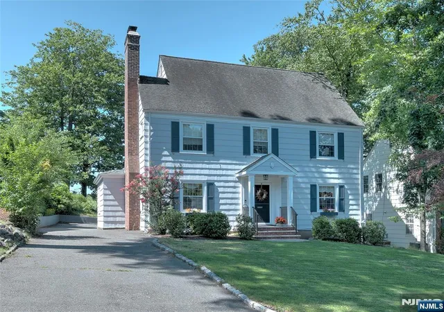 Photo 2 of Sale Pending at 5 Birdseye Glen, Verona, NJ 07044 | MLS# 26027540 | Listing updated on 2026-08-11