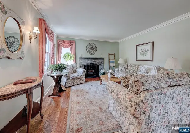 Photo 3 of Sale Pending at 5 Birdseye Glen, Verona, NJ 07044 | MLS# 26027540 | Listing updated on 2026-08-11