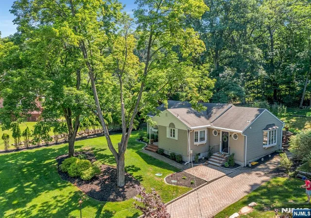 45th image of 21 Hickory Dr, Oakland, NJ 07436 | MLS# 26027553