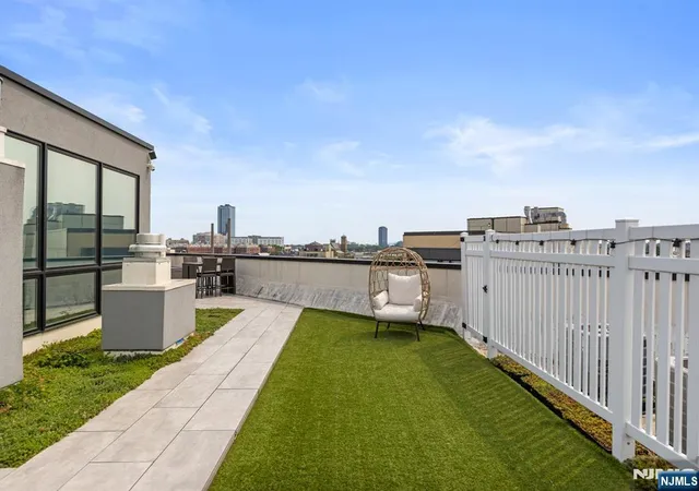 2nd image of 332 Newark Ave, Jersey City, NJ 07302