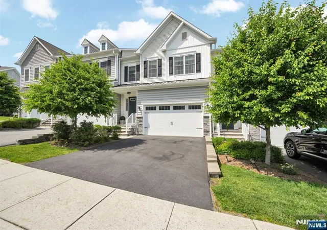 Photo 2 of Sale Pending at 6 Hickory Ct, Cedar Grove, NJ 07009 | MLS# 26027560 | Listing updated on 2026-07-30