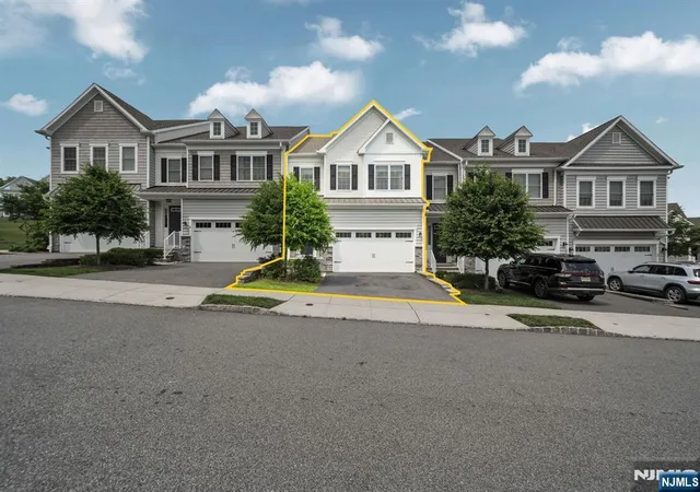 Photo 3 of Sale Pending at 6 Hickory Ct, Cedar Grove, NJ 07009 | MLS# 26027560 | Listing updated on 2026-07-30