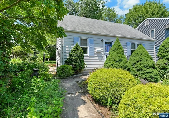 Photo 1 of Sale Pending at 725 Millbrook Rd, River Edge, NJ 07661 | MLS# 26027563 | Listing updated on 2026-09-16