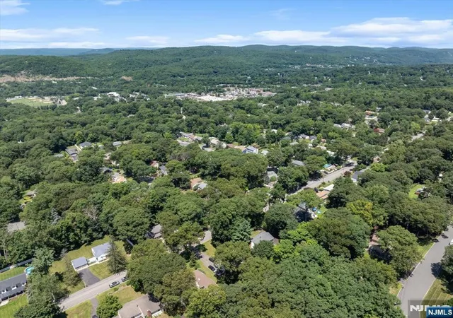 34th image of 85 Page Dr, Oakland, NJ 07436 | MLS# 26027576