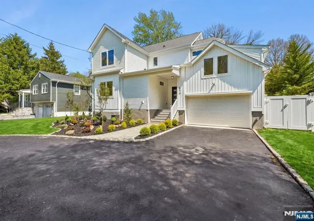 Photo 2 of Single family home for sale at 596 White Oak Ridge Rd, Millburn, NJ 07078 | MLS# 26027577 | Listing updated on 2026-09-13