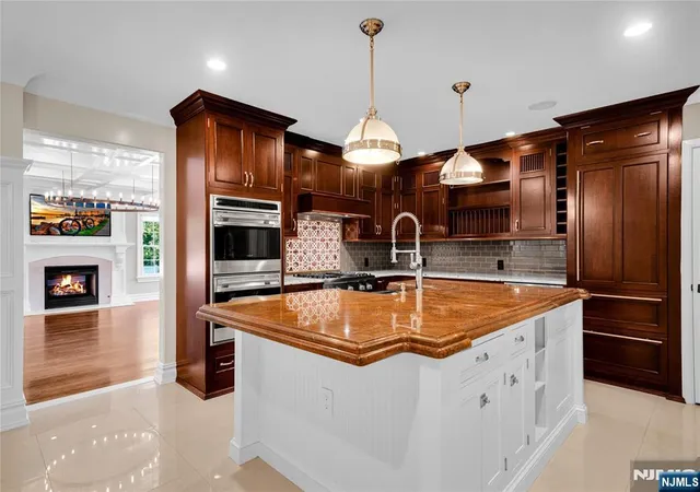 5th image of 3 Bromley Ct, Montville Township, NJ 07045 | MLS# 26027581