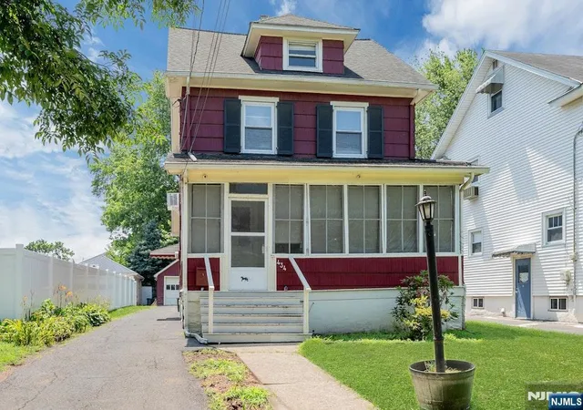 Photo 3 of Single family home for sale at 434 3rd Ave, Roselle, NJ 07203 | MLS# 26027601 | Listing updated on 2026-09-16
