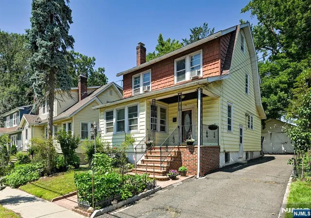 Photo 2 of Single family home for sale at 47 Boyden Pkwy, Maplewood, NJ 07040 | MLS# 26027602 | Listing updated on 2026-08-23