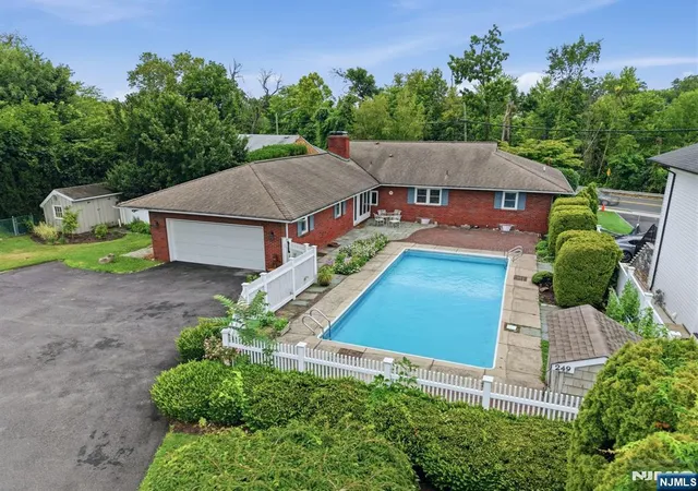 2nd image of 249 River Dr, Elmwood Park, NJ 07407 | MLS# 26027603