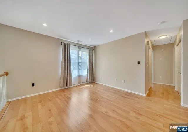 Photo 3 of Sale Pending at 1041 Cumberland Ct, Mahwah, NJ 07430 | MLS# 26027613 | Listing updated on 2026-08-19