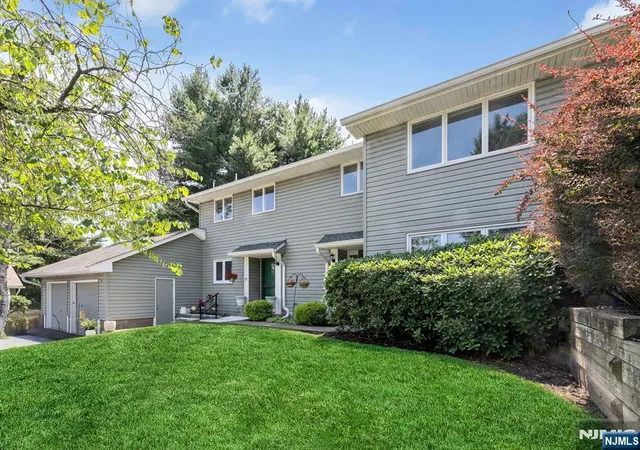 3rd image of 14 Parsons Ct, Mahwah, NJ 07430 | MLS# 26027614