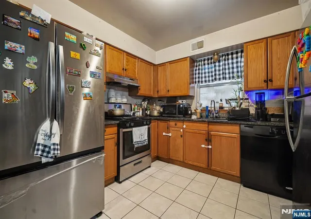 Listing Photo 4 - Condo for sale in building located at 235 4th St, Newark, NJ 07107