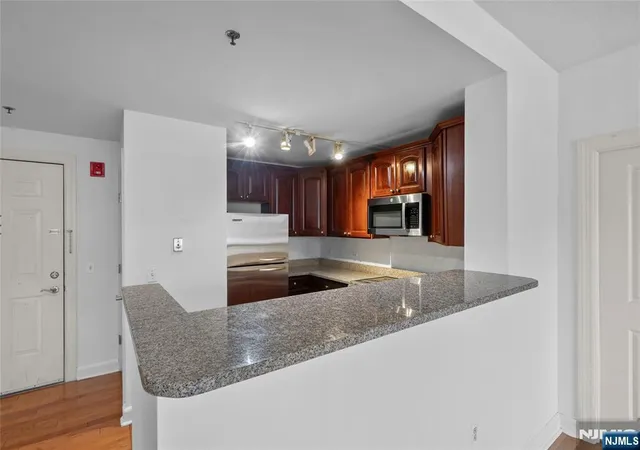 Photo 3 of Condo for sale at 5109 City Pl, Edgewater, NJ 07020 | MLS# 26027670 | Listing updated on 2026-09-14