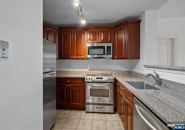 Photo 3 of Condo for sale at 5109 City Pl, Edgewater, NJ 07020 | MLS# 26027670 | Listing updated on 2026-10-08