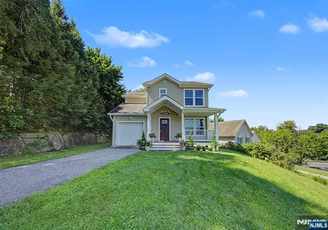3rd image of 4 Michael Ct, Hamburg, NJ 07419 | MLS# 26027678