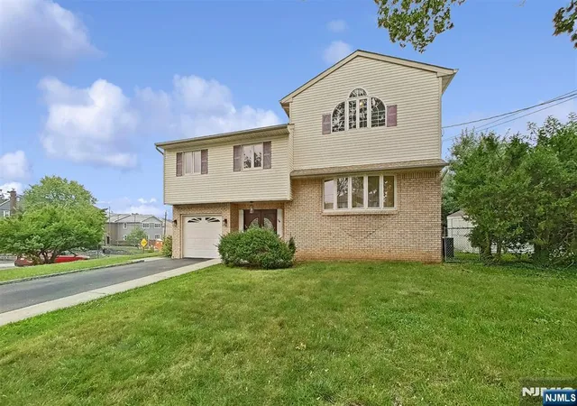 Photo 3 of Single family home for sale at 56 Eaton Pl, Bloomfield, NJ 07003 | MLS# 26027721 | Listing updated on 2026-09-20