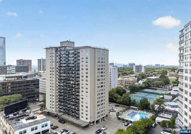 2nd image of 2077 Ctr Ave, Fort Lee, NJ 07024