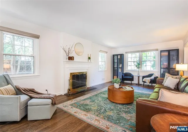 3rd image of 122 Crest Rd, Ridgewood, NJ 07450 | MLS# 26027791