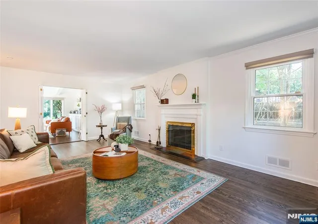 4th image of 122 Crest Rd, Ridgewood, NJ 07450 | MLS# 26027791