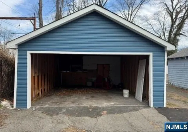 Photo 3 of Sale Pending at 525 Argyle Ave, Orange, NJ 07050 | MLS# 26027803 | Listing updated on 2026-08-10