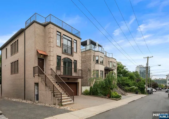 Photo 2 of Sale Pending at 37 Winterburn Pl, Edgewater, NJ 07020 | MLS# 26027808 | Listing updated on 2026-09-17