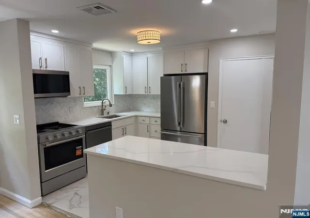 Photo 4 of Sale Pending at 16 Valley Brook Dr, Emerson, NJ 07630 | MLS# 26027821 | Listing updated on 2026-10-08