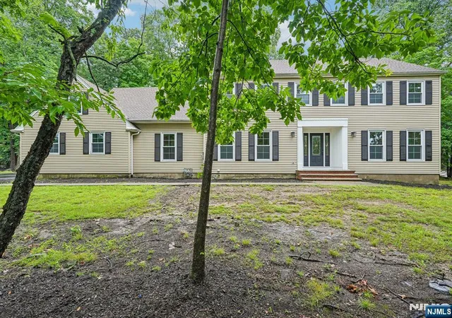 2nd image of 12 Apache Rd, Wayne, NJ 07470 | MLS# 26027837