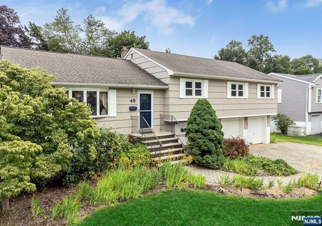 Photo 3 of Sale Pending at 48 Andover Dr, Wayne, NJ 07470 | MLS# 26027896 | Listing updated on 2026-09-11
