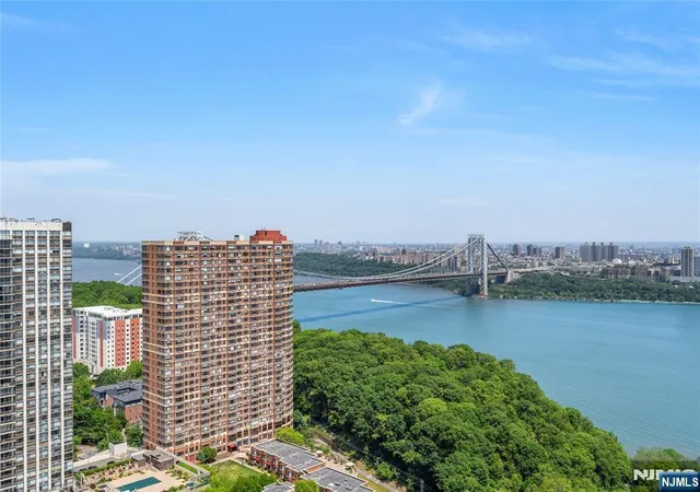 4th image of 1530 Palisade, Fort Lee, NJ 07024