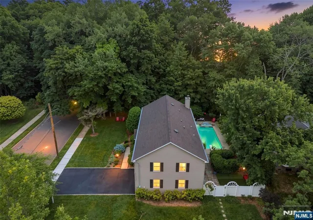 2nd image of 720 Maxwell Pl, Ridgewood, NJ 07450 | MLS# 26027903