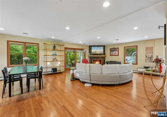 4th image of 720 Maxwell Pl, Ridgewood, NJ 07450 | MLS# 26027903